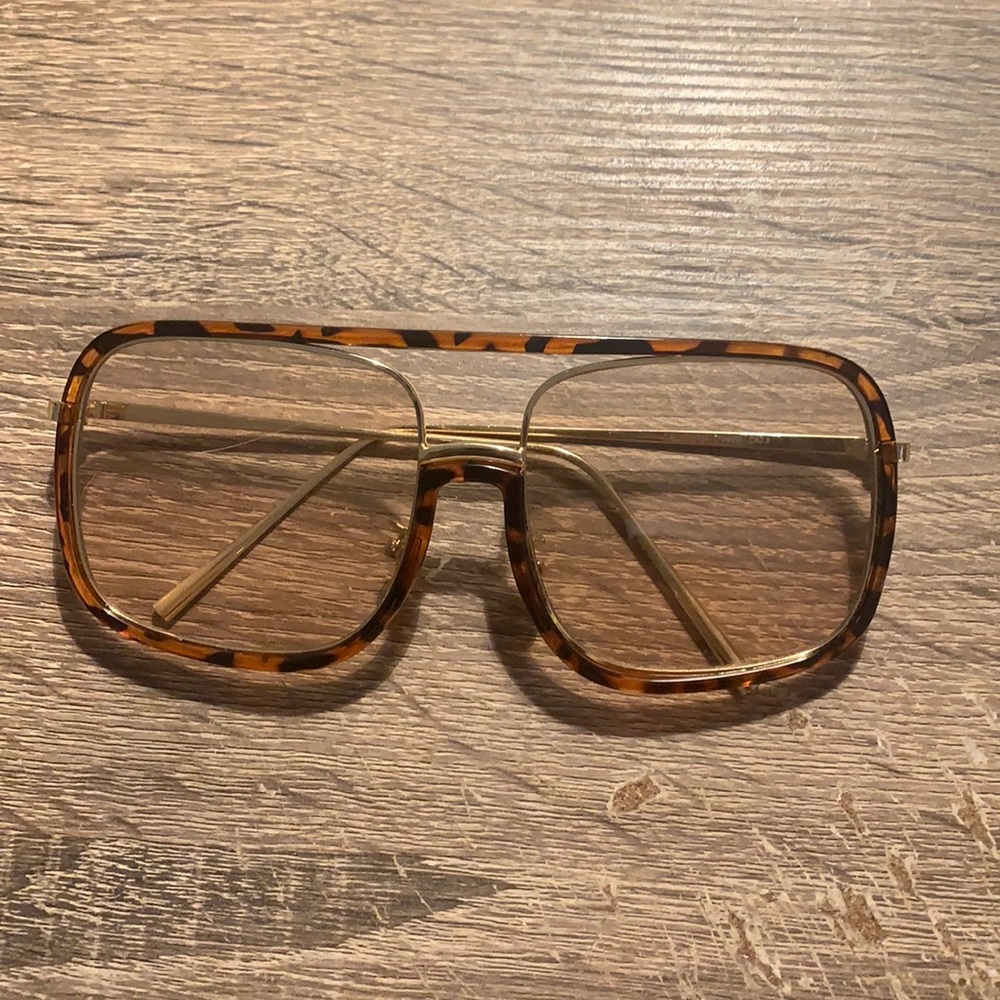 Oversize sunglasses